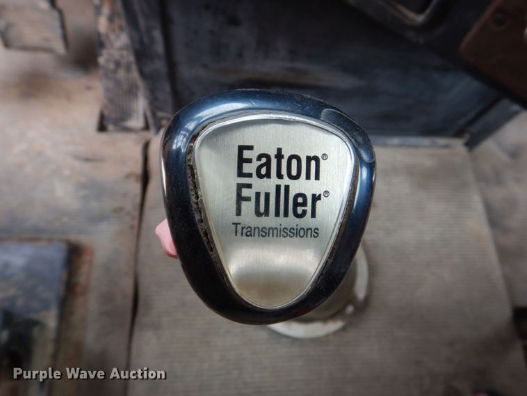 image for item DS8017 1997 Freightliner FLD120  flatbed truck