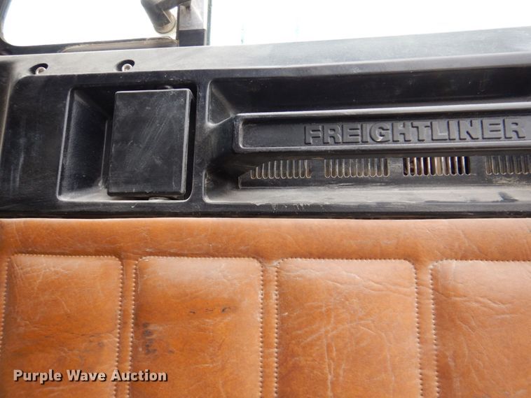 image for item DS8017 1997 Freightliner FLD120  flatbed truck