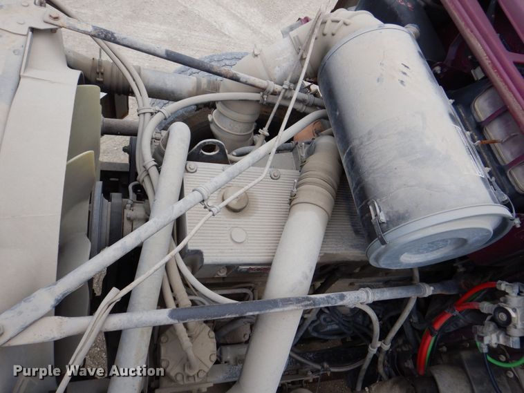 image for item DS8017 1997 Freightliner FLD120  flatbed truck