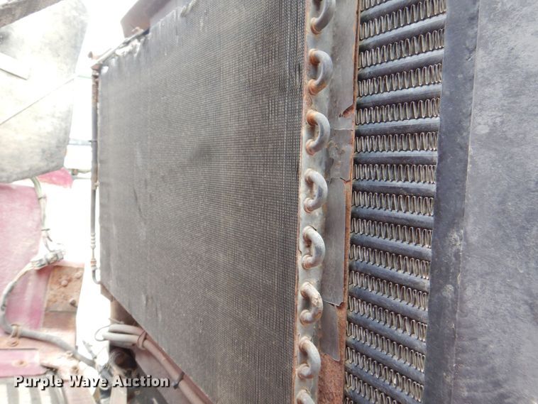 image for item DS8017 1997 Freightliner FLD120  flatbed truck