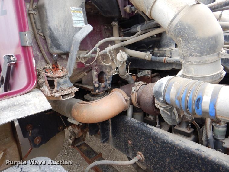 image for item DS8017 1997 Freightliner FLD120  flatbed truck