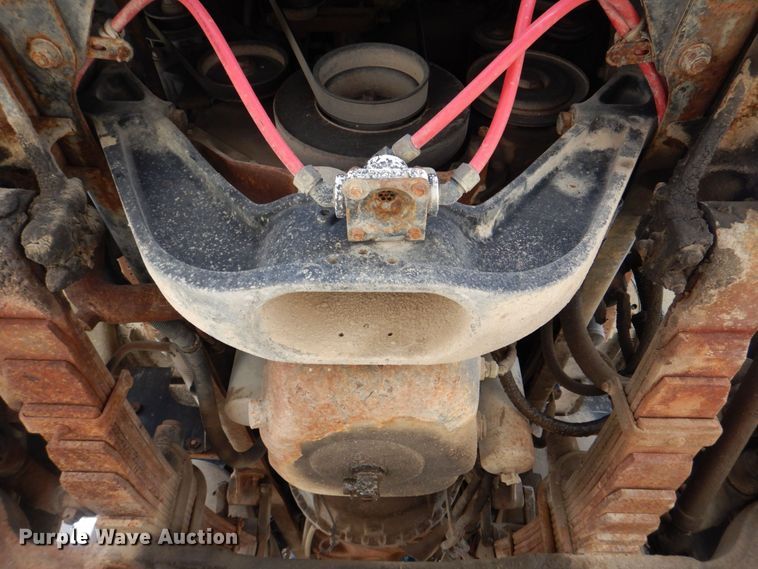 image for item DS8017 1997 Freightliner FLD120  flatbed truck