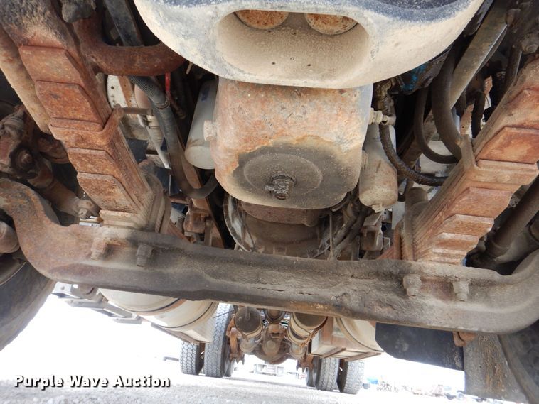 image for item DS8017 1997 Freightliner FLD120  flatbed truck