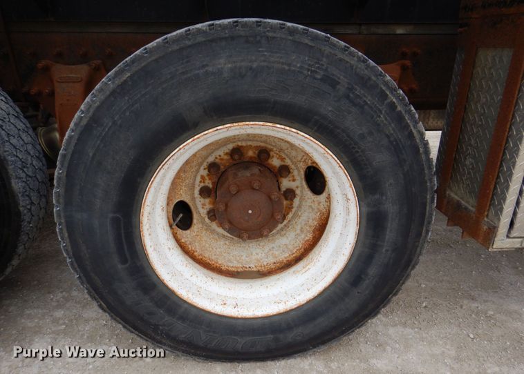 image for item DS8017 1997 Freightliner FLD120  flatbed truck