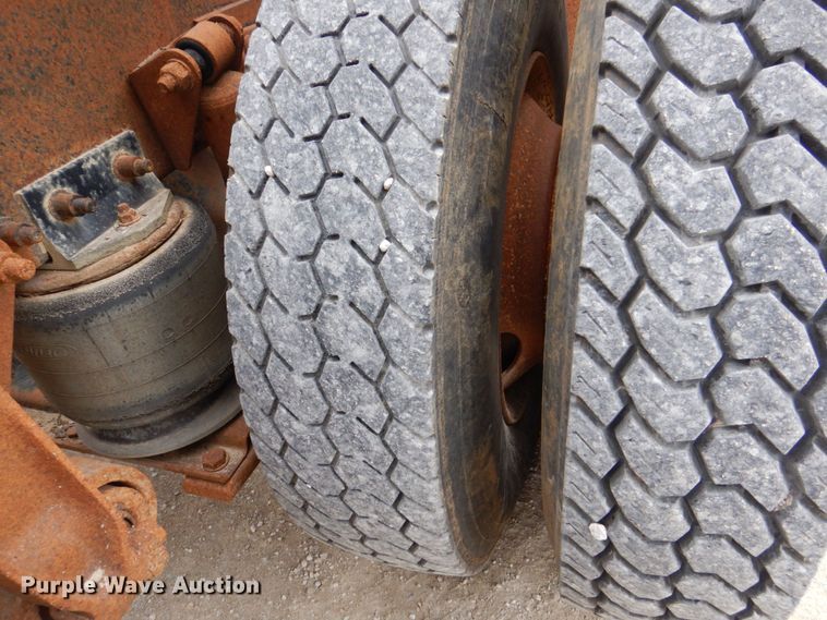 image for item DS8017 1997 Freightliner FLD120  flatbed truck