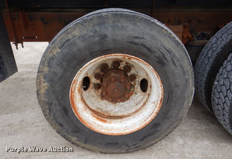 image for item DS8017 1997 Freightliner FLD120  flatbed truck