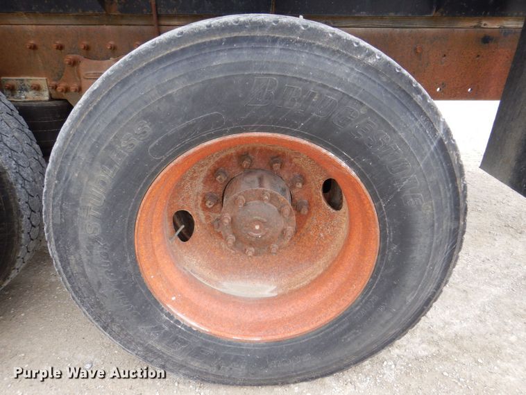 image for item DS8017 1997 Freightliner FLD120  flatbed truck