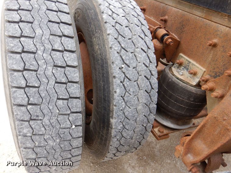 image for item DS8017 1997 Freightliner FLD120  flatbed truck