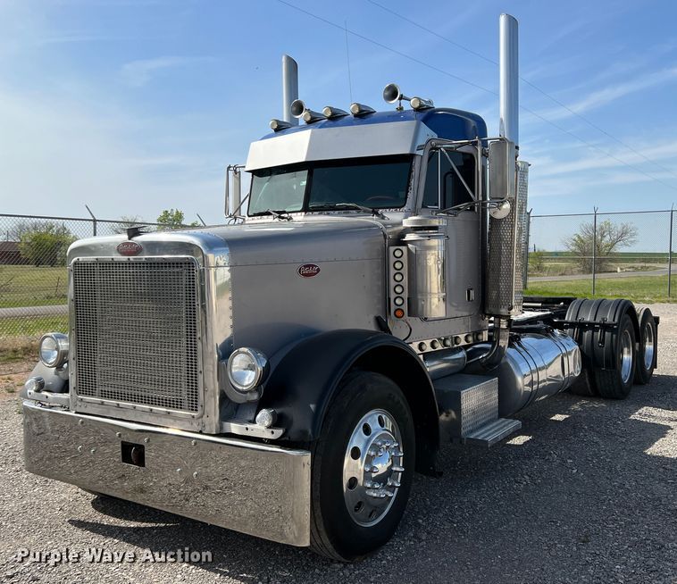 image for item IG9426 2000 Peterbilt 377  semi truck