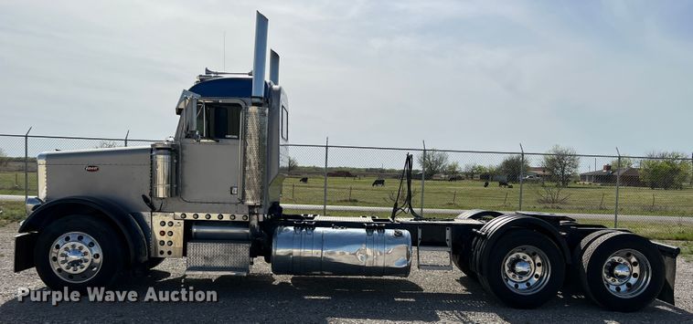 image for item IG9426 2000 Peterbilt 377  semi truck