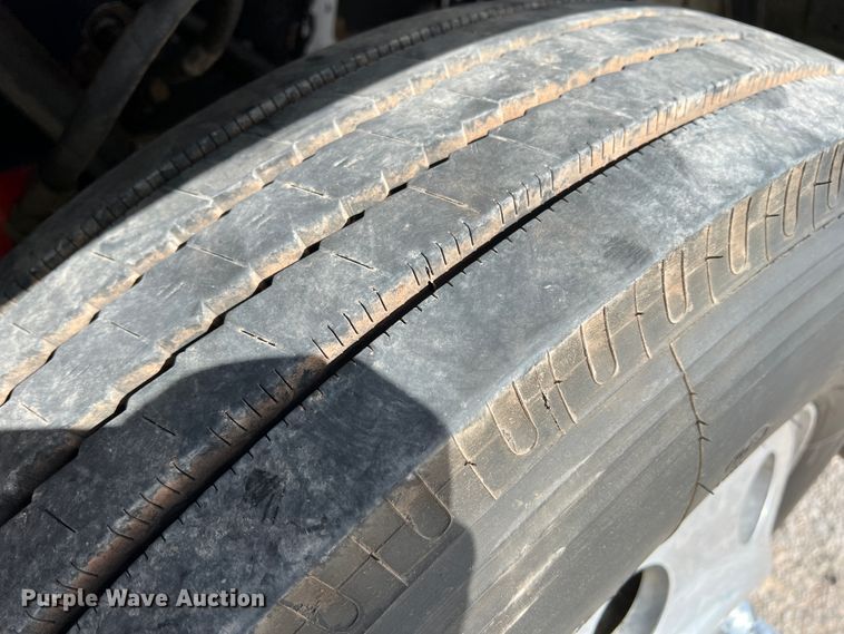 image for item IG9426 2000 Peterbilt 377  semi truck