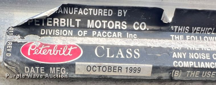 image for item IG9426 2000 Peterbilt 377  semi truck