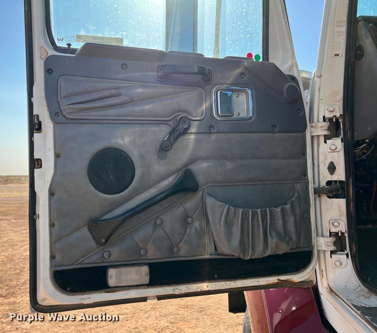 image for item IG9430 2007 Western Star 4900 SA  semi truck