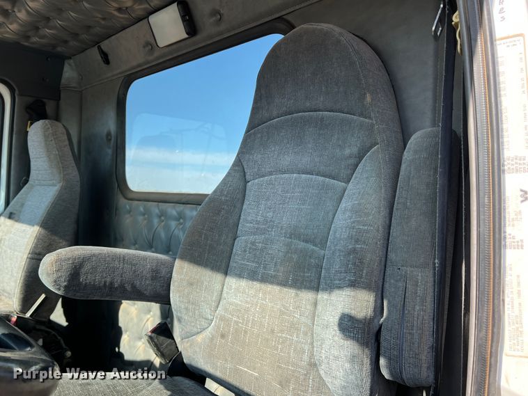 image for item IG9430 2007 Western Star 4900 SA  semi truck