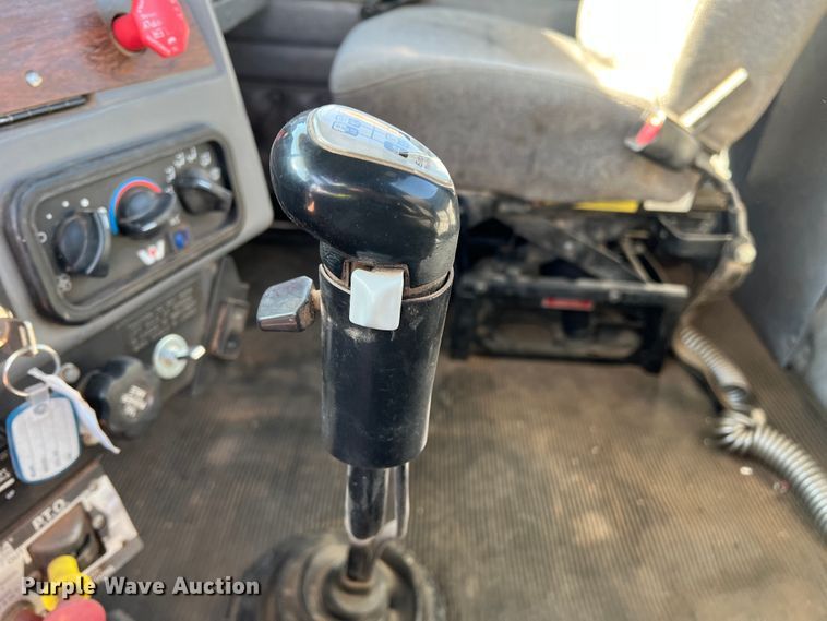 image for item IG9430 2007 Western Star 4900 SA  semi truck