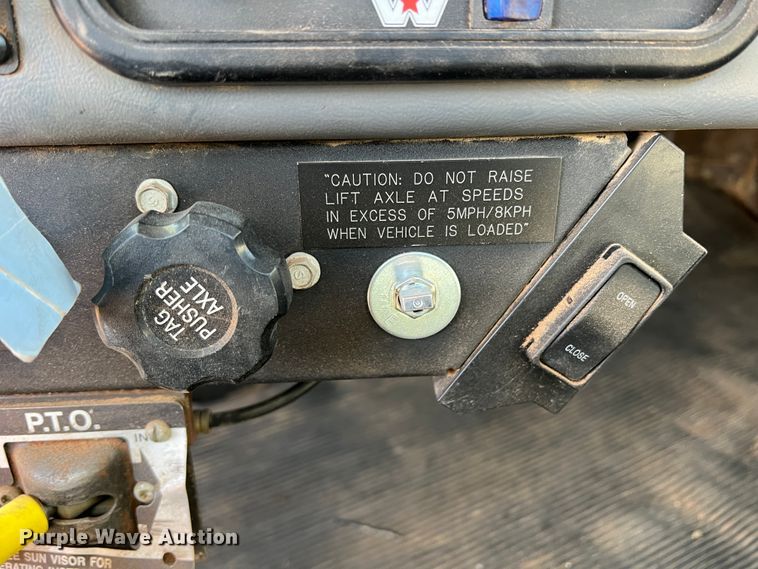 image for item IG9430 2007 Western Star 4900 SA  semi truck