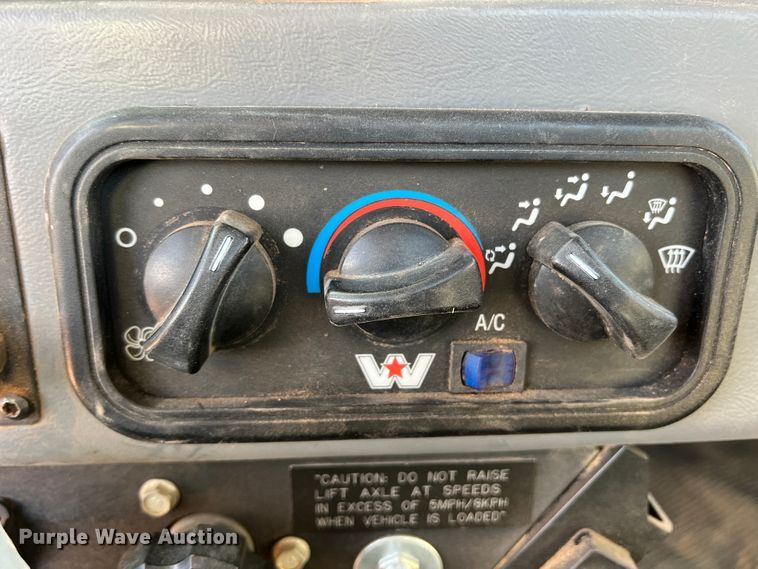 image for item IG9430 2007 Western Star 4900 SA  semi truck