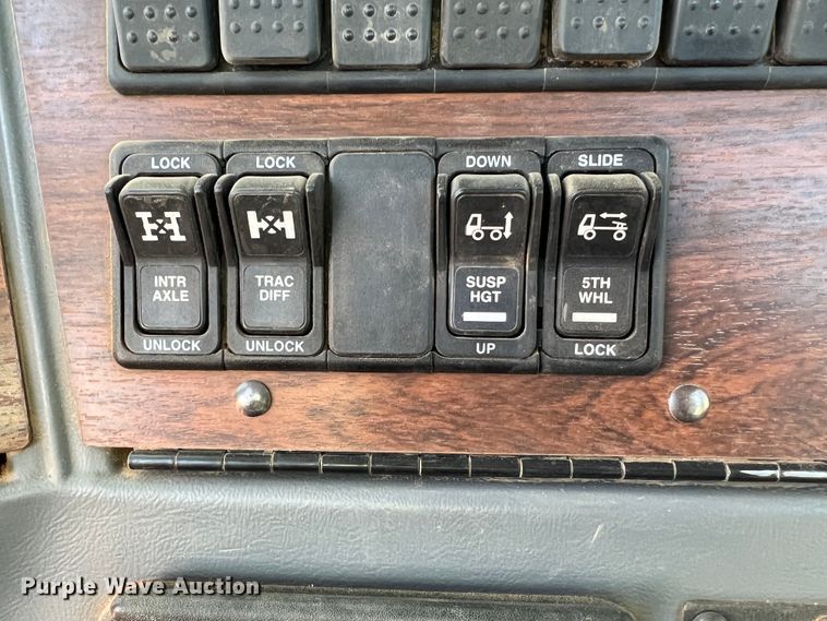 image for item IG9430 2007 Western Star 4900 SA  semi truck