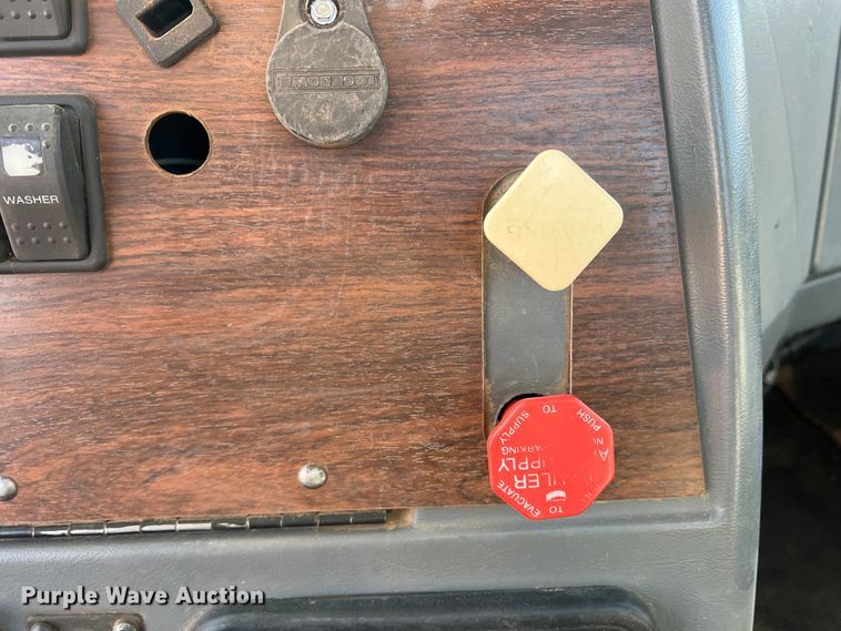 image for item IG9430 2007 Western Star 4900 SA  semi truck