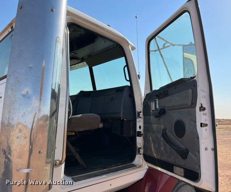 image for item IG9430 2007 Western Star 4900 SA  semi truck