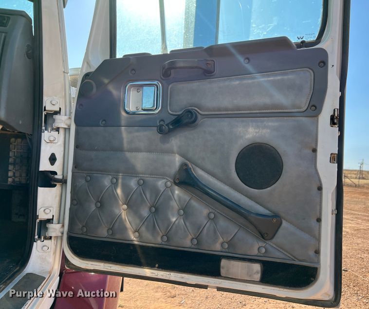 image for item IG9430 2007 Western Star 4900 SA  semi truck