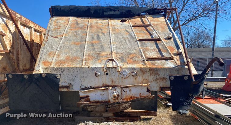 image for item IG9694 1980 Fruehauf  bottom dump trailer