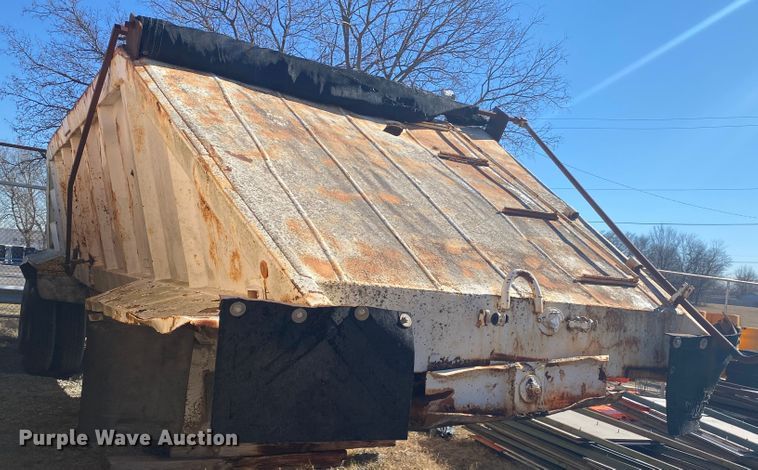 image for item IG9694 1980 Fruehauf  bottom dump trailer