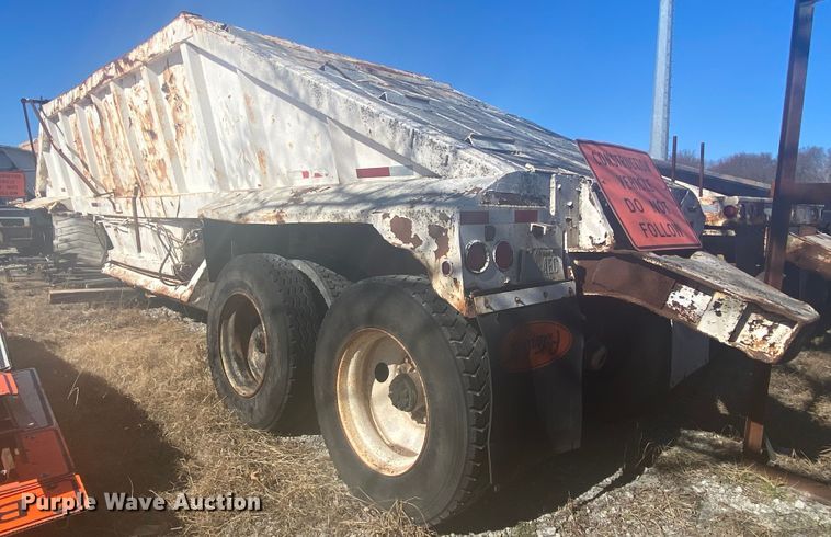 image for item IG9694 1980 Fruehauf  bottom dump trailer
