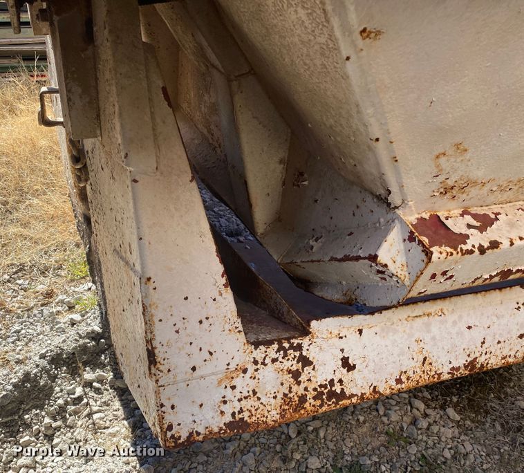 image for item IG9694 1980 Fruehauf  bottom dump trailer