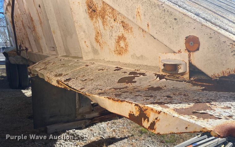 image for item IG9694 1980 Fruehauf  bottom dump trailer