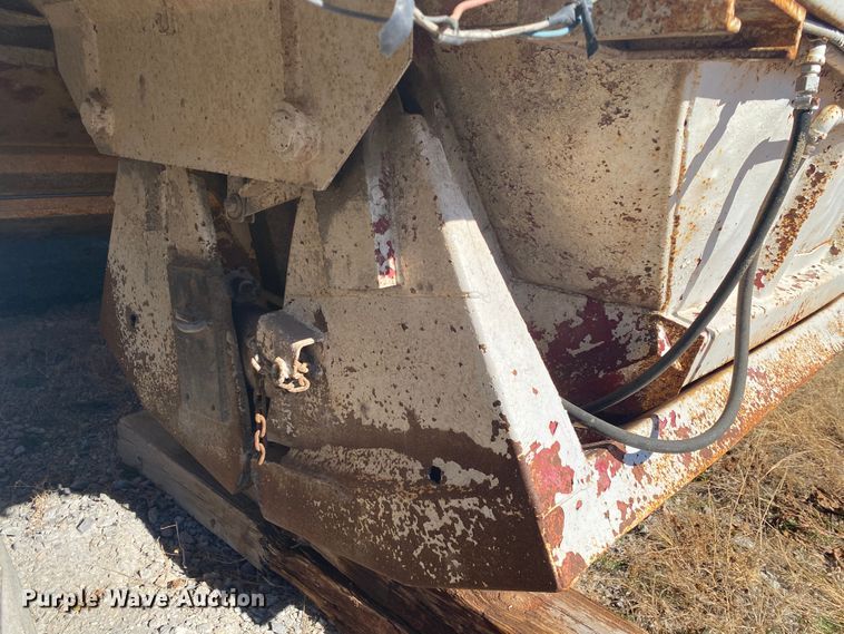 image for item IG9694 1980 Fruehauf  bottom dump trailer