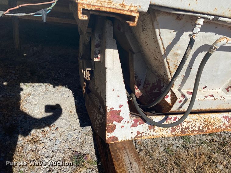 image for item IG9694 1980 Fruehauf  bottom dump trailer