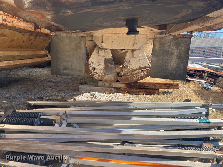 image for item IG9694 1980 Fruehauf  bottom dump trailer