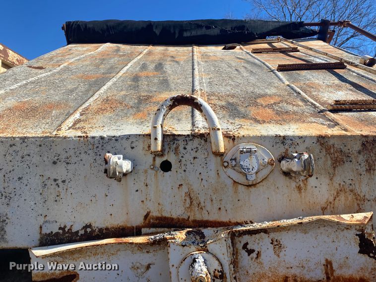 image for item IG9694 1980 Fruehauf  bottom dump trailer