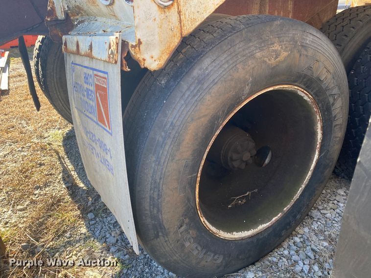 image for item IG9694 1980 Fruehauf  bottom dump trailer