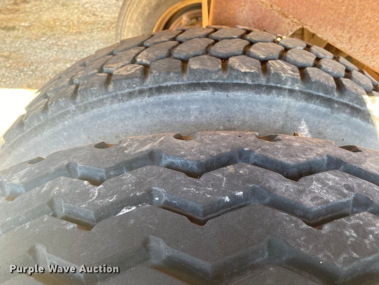 image for item IG9694 1980 Fruehauf  bottom dump trailer