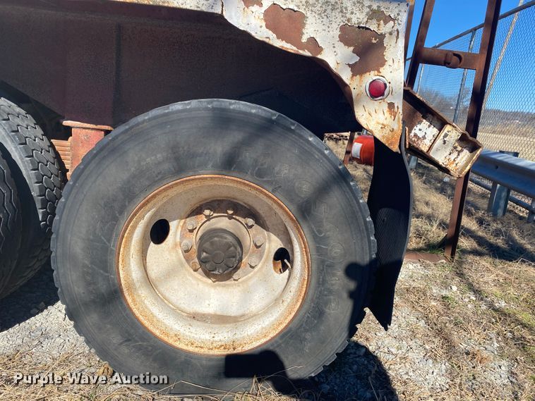 image for item IG9694 1980 Fruehauf  bottom dump trailer