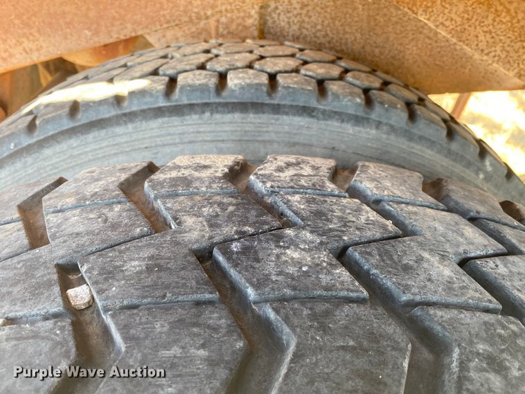 image for item IG9694 1980 Fruehauf  bottom dump trailer