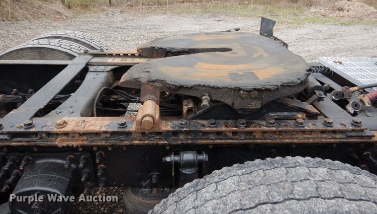 image for item IM9964 2006 Mack CHN600  semi truck