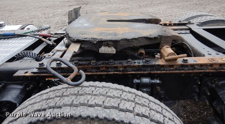 image for item IM9964 2006 Mack CHN600  semi truck