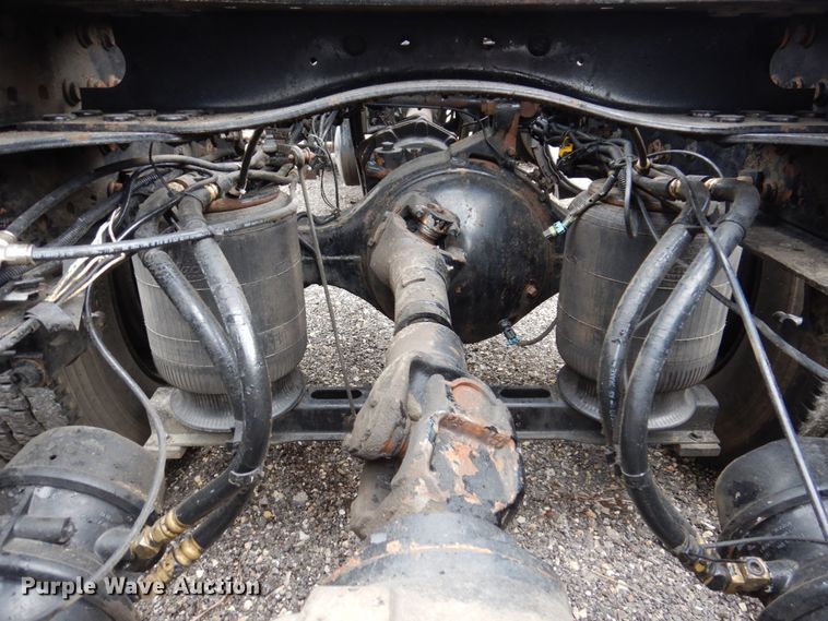 image for item IM9964 2006 Mack CHN600  semi truck