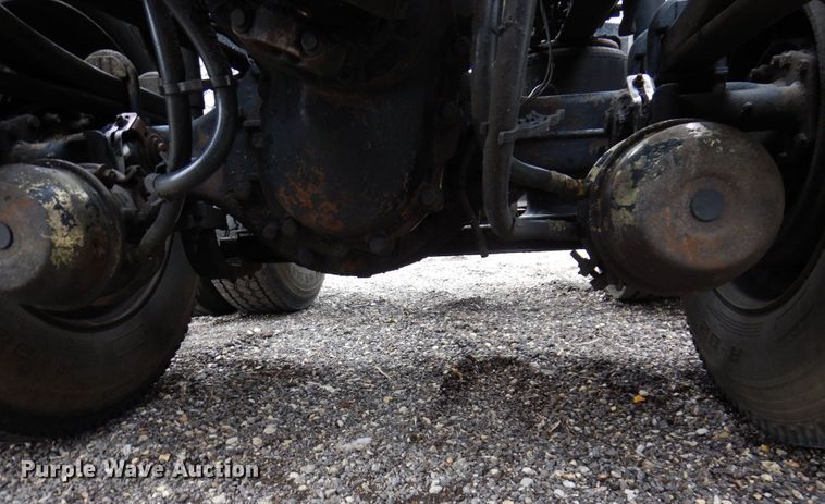 image for item IM9964 2006 Mack CHN600  semi truck