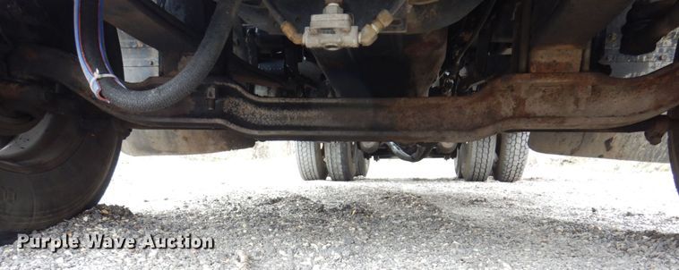 image for item IM9964 2006 Mack CHN600  semi truck