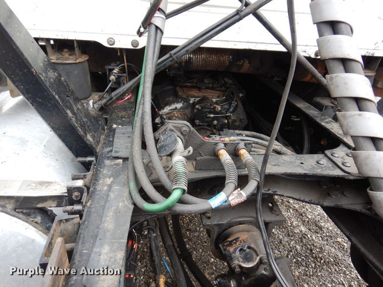 image for item IM9964 2006 Mack CHN600  semi truck