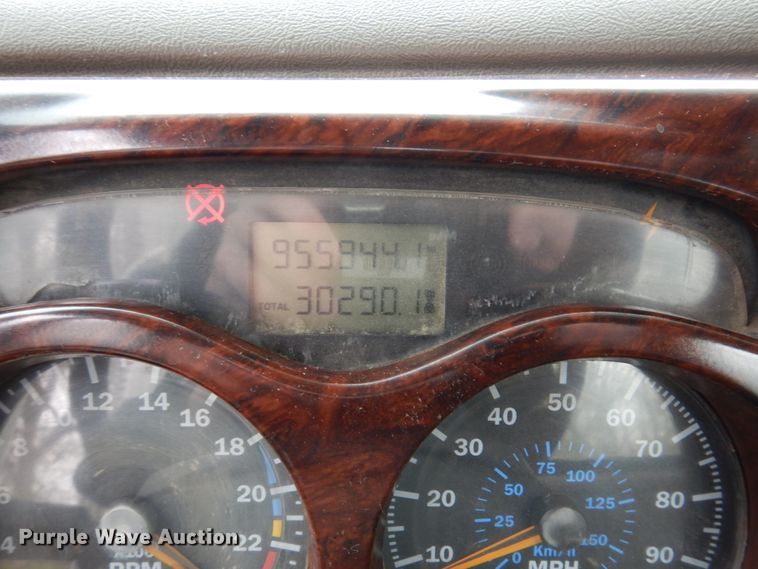 image for item IM9964 2006 Mack CHN600  semi truck