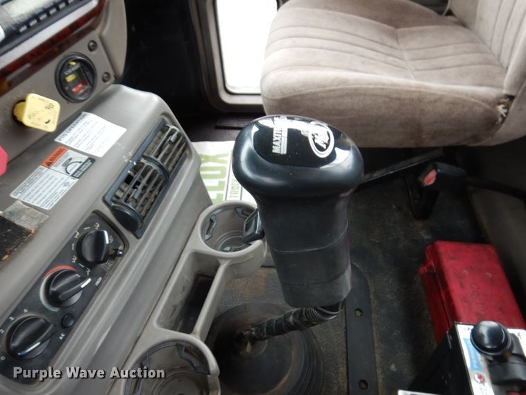 image for item IM9964 2006 Mack CHN600  semi truck