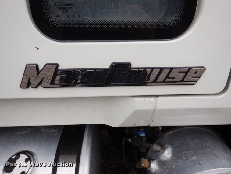 image for item IM9964 2006 Mack CHN600  semi truck