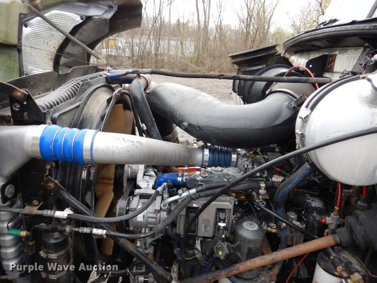 image for item IM9964 2006 Mack CHN600  semi truck