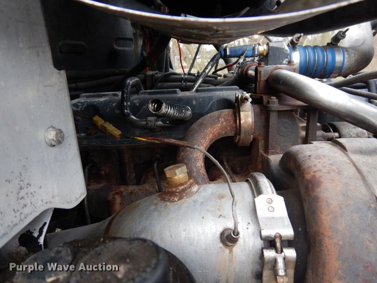 image for item IM9964 2006 Mack CHN600  semi truck