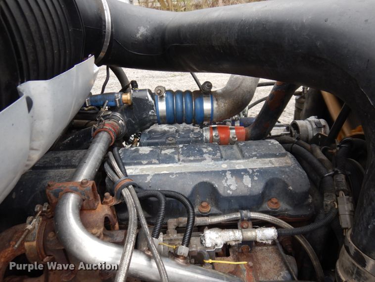 image for item IM9964 2006 Mack CHN600  semi truck